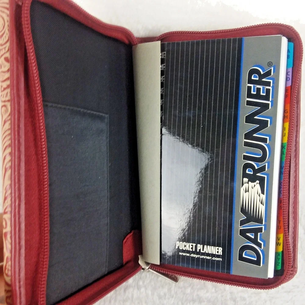Day Runner Calendar‎ Planner Zip Around Tooled Wallet NOS Vintage